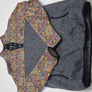 Simply Southern Multicolor Patterned Sweatshirt SzL Like New 100% Poliester